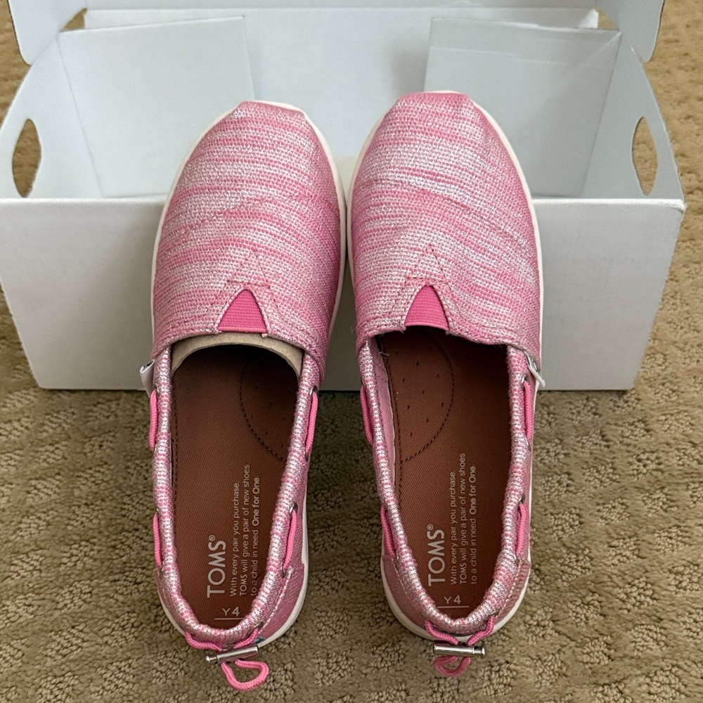 TOMS Kids Y4 Light Pink Shoes NWT